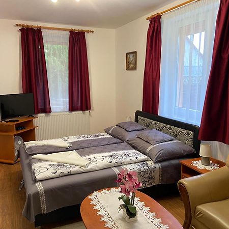 Vadrozsa Vendeghaz-Apartman Demjén المظهر الخارجي الصورة