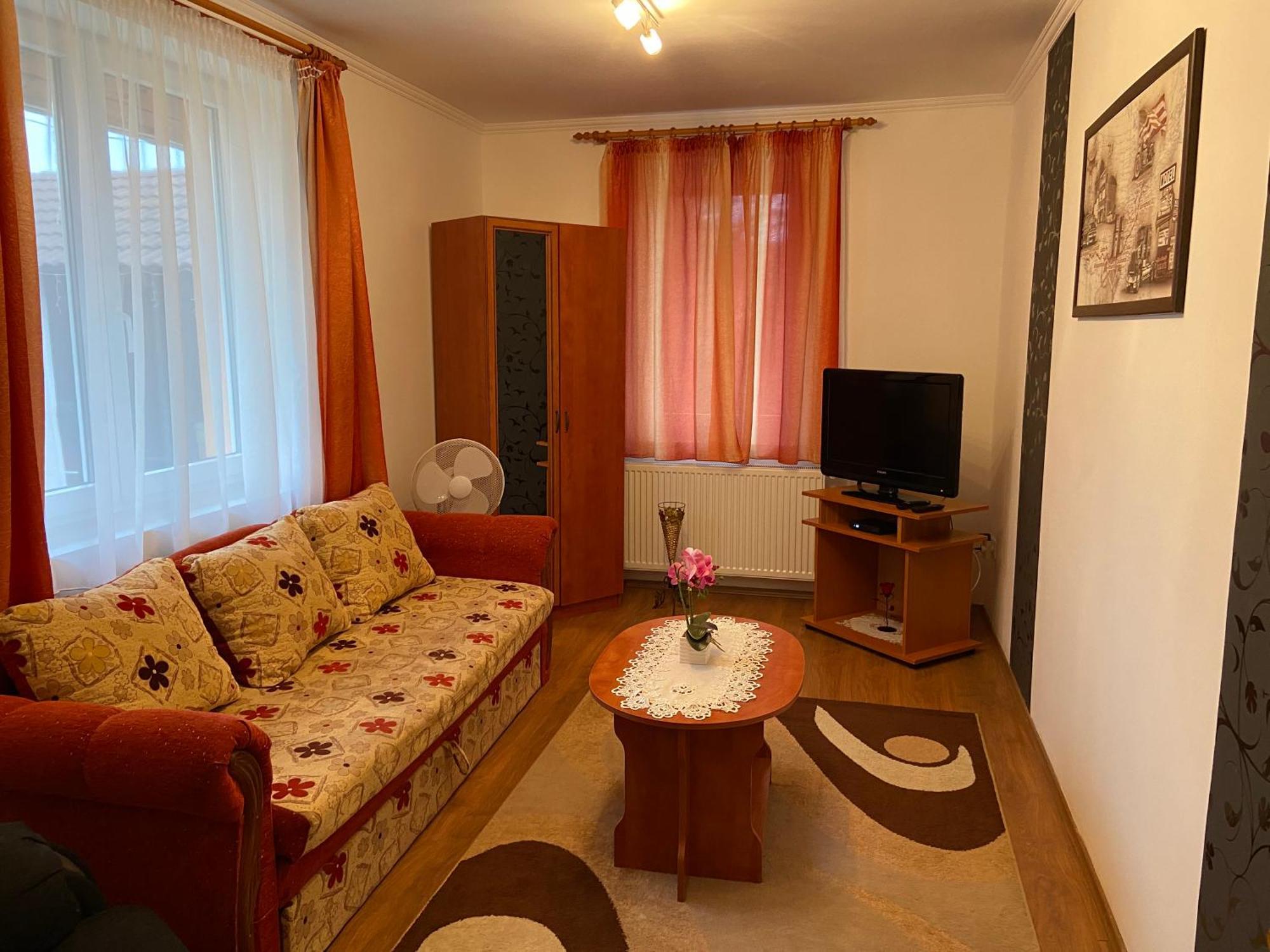 Vadrozsa Vendeghaz-Apartman Demjén المظهر الخارجي الصورة